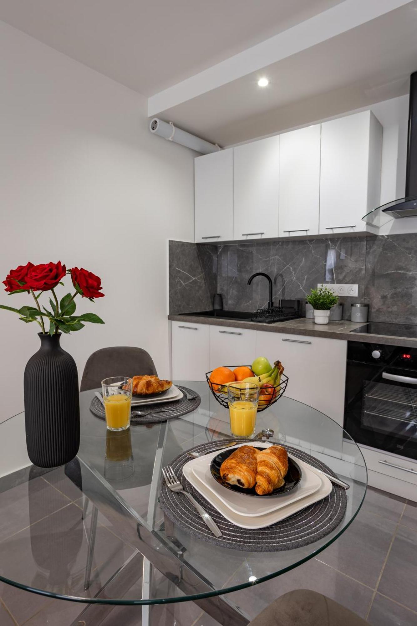 Suite Avec Jacuzzi & Terrasse Savigny-le-Temple Εξωτερικό φωτογραφία