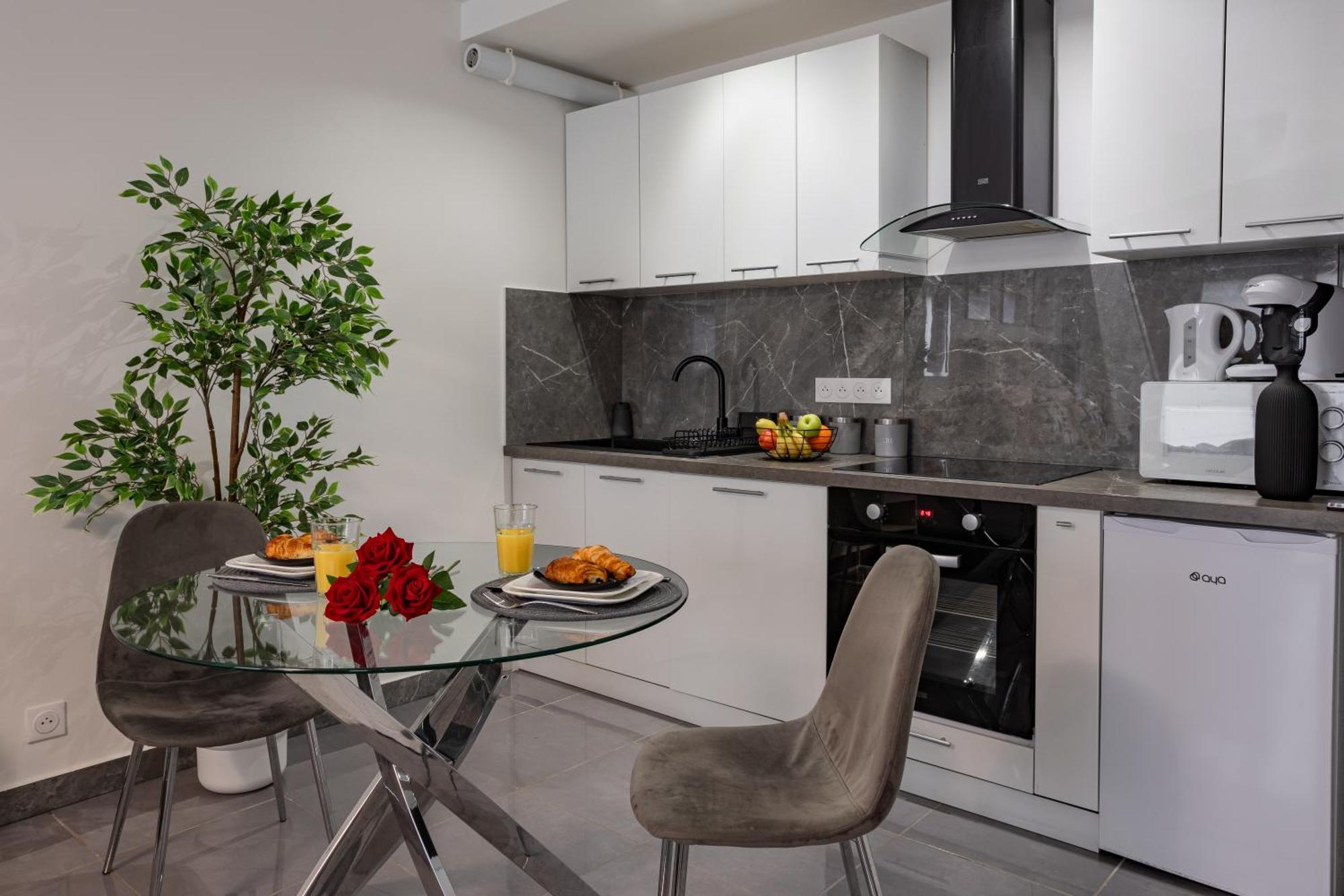 Suite Avec Jacuzzi & Terrasse Savigny-le-Temple Εξωτερικό φωτογραφία